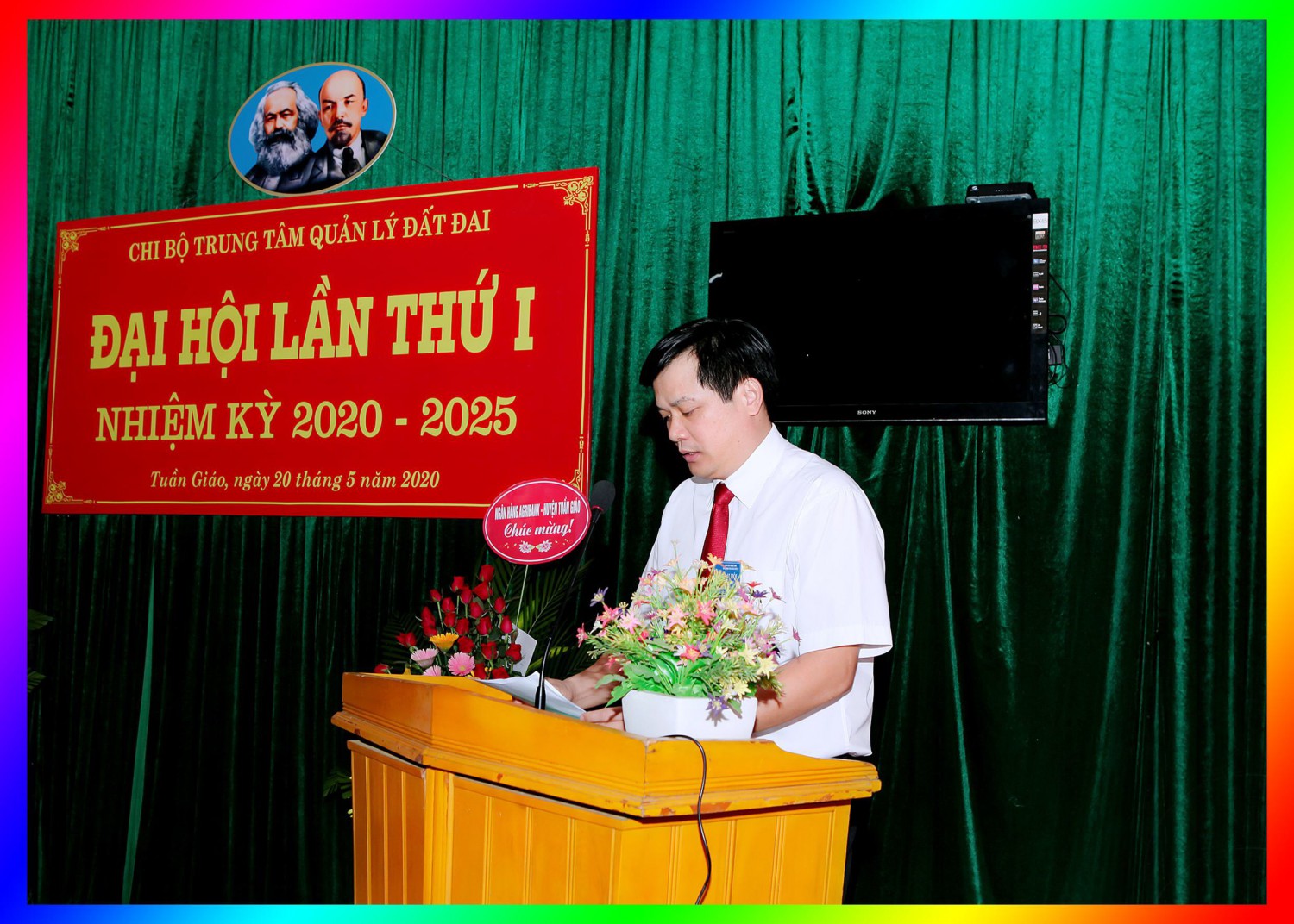 Đồng chí Lò Văn Cương - UVBTV, PCT UBND huyện phát biểu chỉ đạo Đại hội